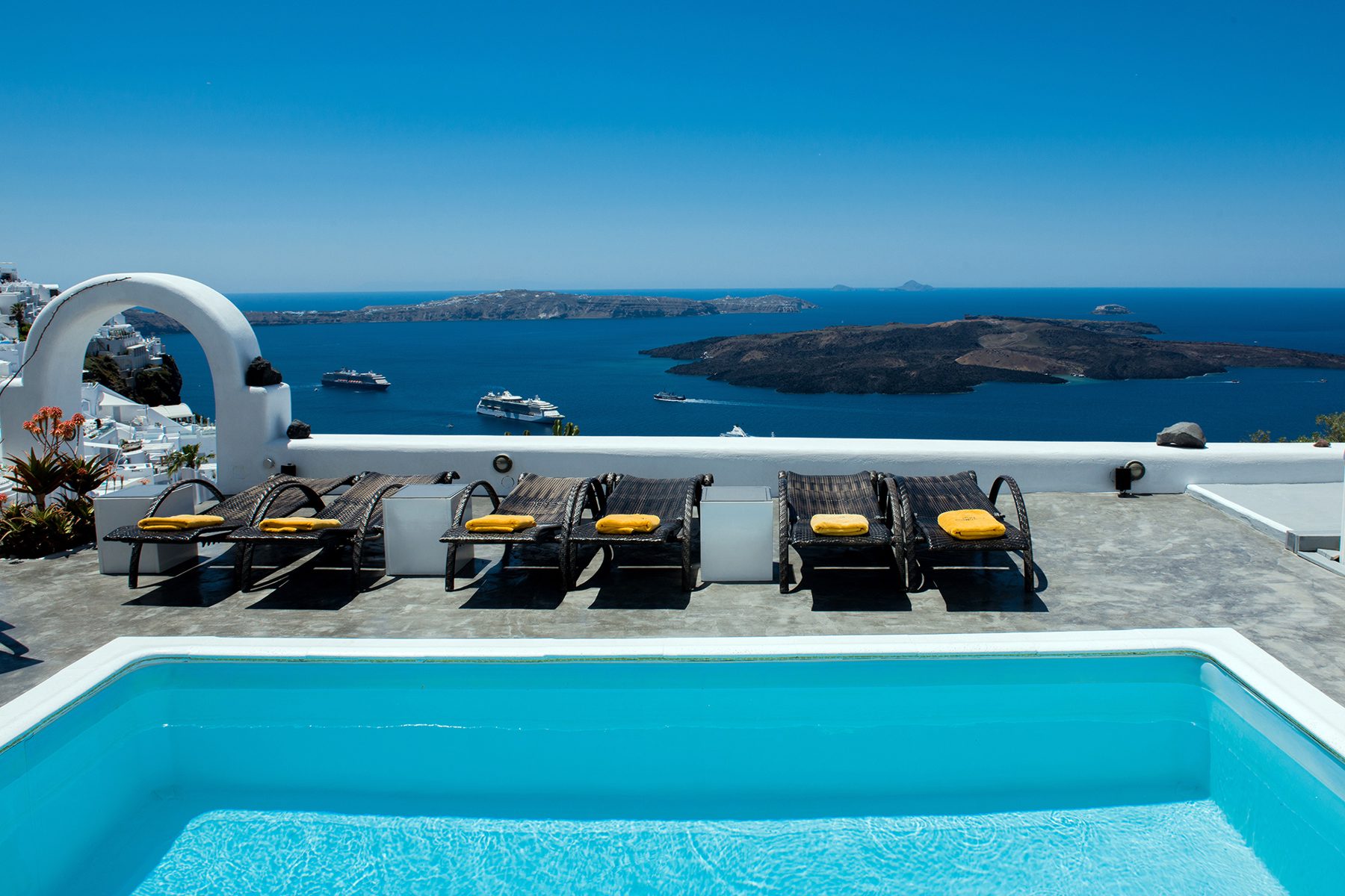 Nomikos Villas Hotel Santorini: Studios, Apartments, Suites ...